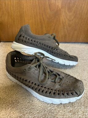 Nike Mayfly Ultralight Woven Summer Sneaker women’s 8.5 men’s 7 Olive Green